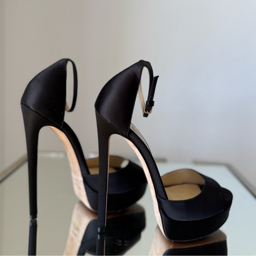 Jimmy Choo Black Max 150 Platform 

Brand new in box. Never worn

39.5 - Picture 5 of 6